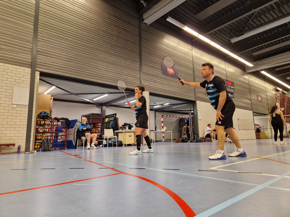 BCNRhoon's tweet photo. BCN Rhoon 1 blijft ongeslagen!🏆
Een overwinning van 2-6 bij TFS.
Ondanks de tegenstand hielden onze toppers Maria, Vicky, Ewoud, Pascal en Mischa de focus vast.
Zelf de baan op?  Kom langs op wo- of vrijavond vanaf 19:30 in sporthal Rhoon!
#badminton #bcnrhoon #rhoon #sportief https://t.co/lPZr8eHFkc