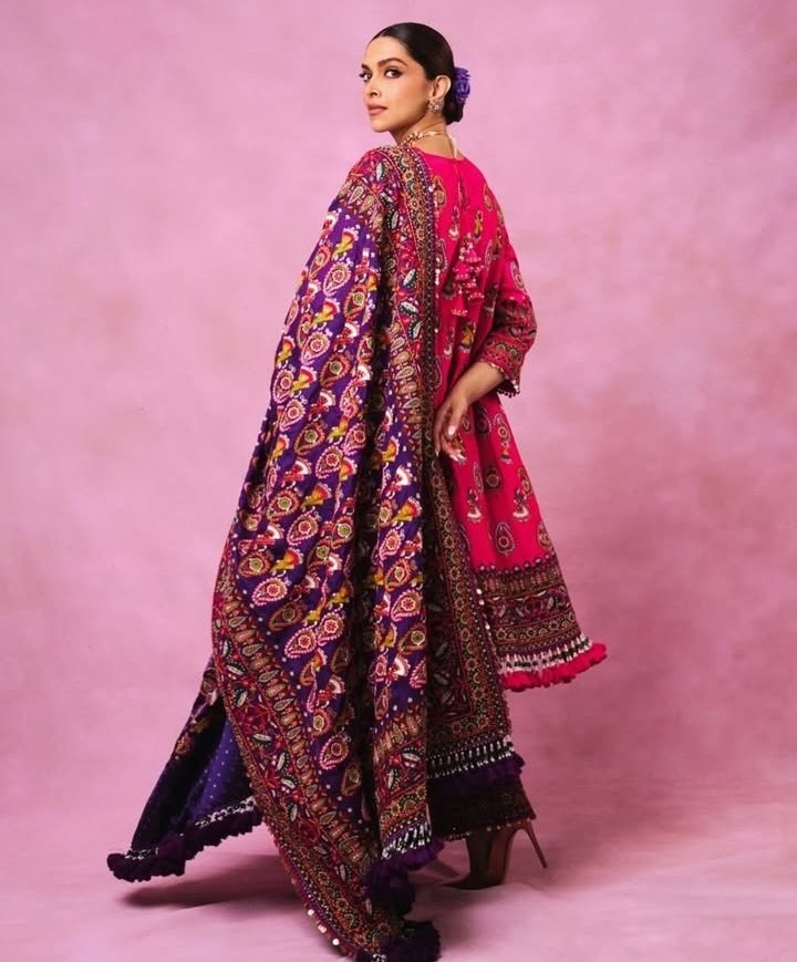 Deepika Padukone FC tweet media