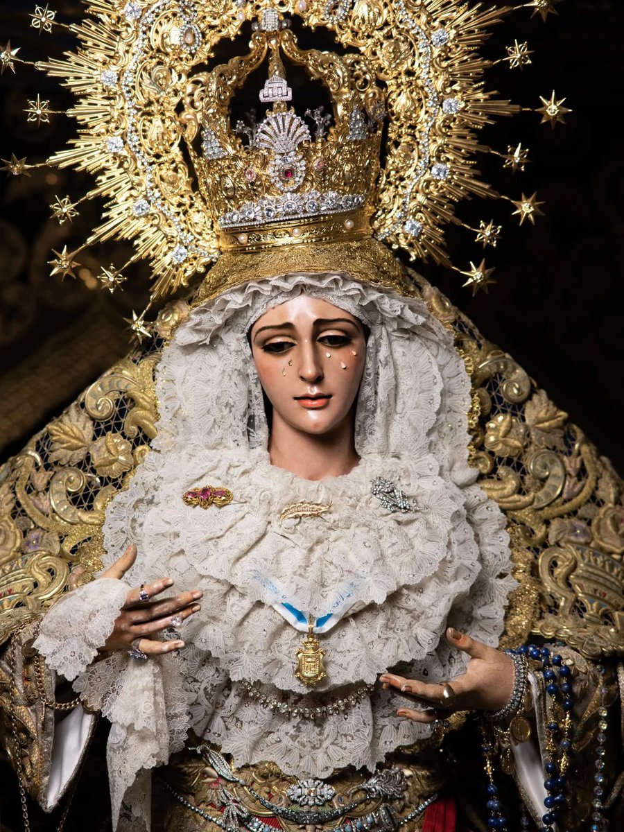 “Fino jazmín de cristal
Tallado en carne de estrella 
No hay en el mundo ni habrá 
Niña, mujer ni doncella
Que irradie tanta hermosura 
Como la que irradia Ella”

📷 <a href="/SepiBorre/">Sergio Borrero</a>