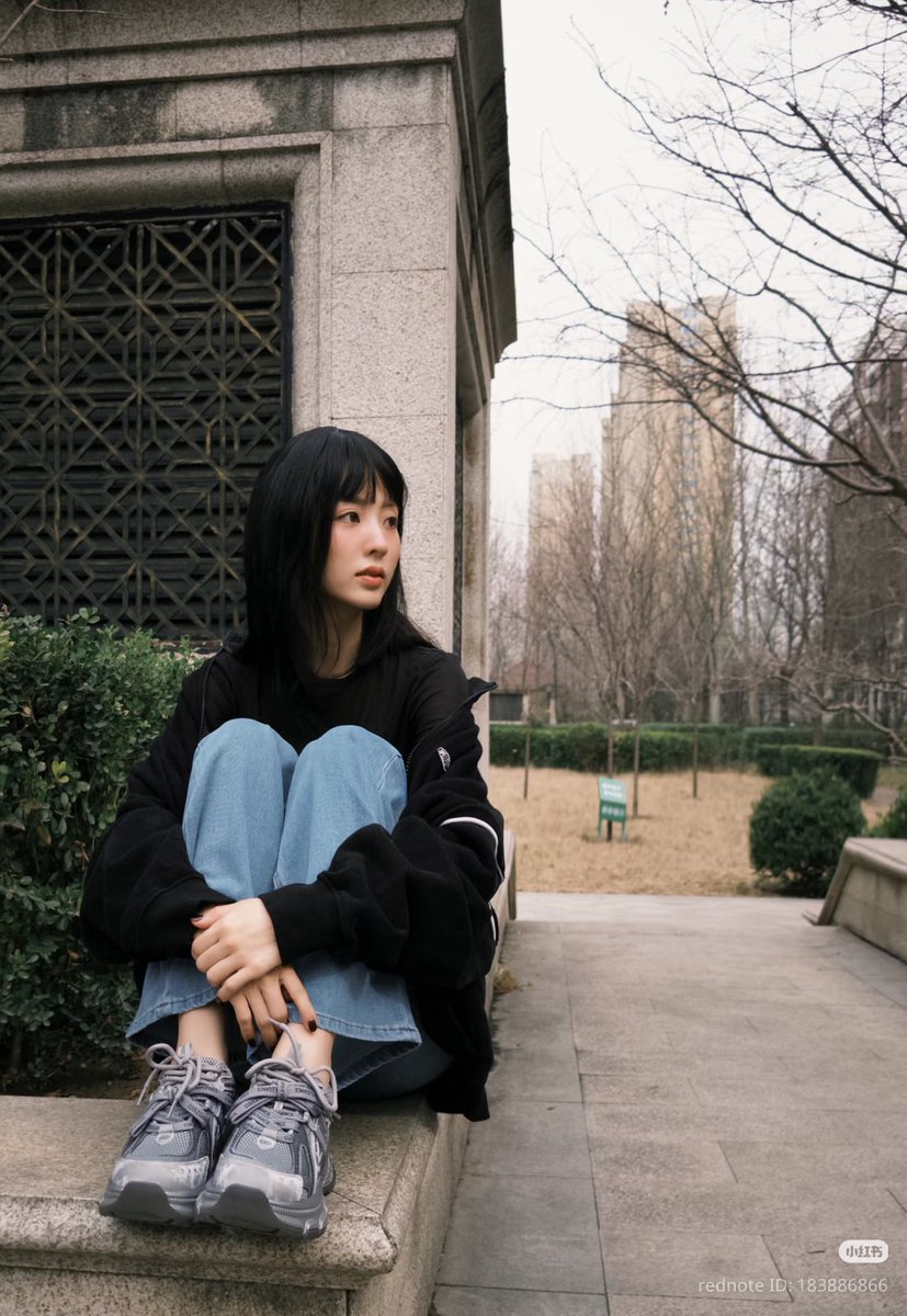 Niita33B's tweet photo. #XingFei XHS

~No matter how many times I switch outfits, jeans and a t-shirt are still the most comfortable to wear. https://t.co/wlEQVQfjAb