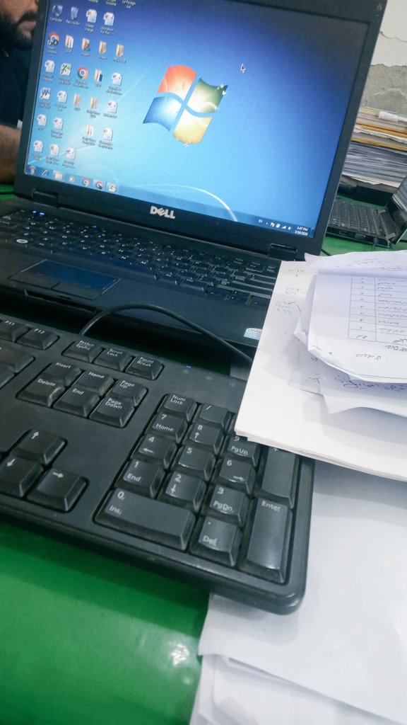 After New Marriage 😊
بیٹی: امی میری ان سے لڑائی ھو گئی ۔
امی: خیر ھے بیٹا شادی کے بعد تھوڑا بہت ہو جاتا ھے۔ 
بیٹی: امی وہ تو ٹھیک ھے لیکن اب لاش کا کیا کروں 😍