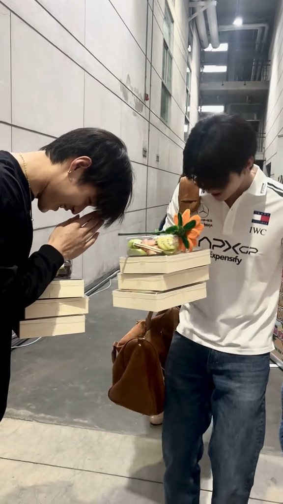 (NOT) 𝘒𝘙𝘈𝘛𝘐𝘕𝘎𝘎 tweet media