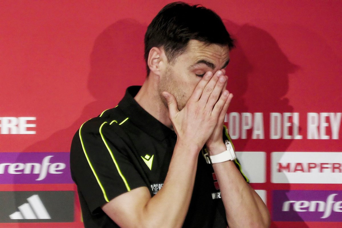 gxldekeita_'s tweet photo. Está clarísimo que De Burgos ayer quiso evitar la segunda corrección por el VAR y que le penalizase la siguiente jornada.

Lo que hizo es premeditar, y eso es algo que un árbitro no puede hacer en la vida.

Si el club tuviese cojones, iría por vía judicial a por ese corrupto. https://t.co/dIMRQBSIvN