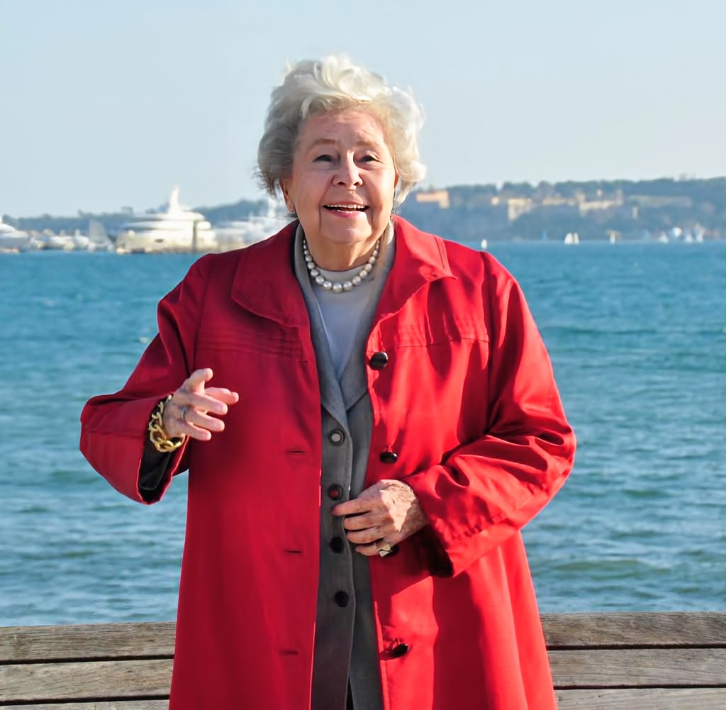 ConrothN's tweet image. Remembering the great mezzo-soprano #ChristaLudwig on her birthday (born March 16, 1928 in #Berlin) 🎂 🎶🌹❤️

📸 3 with Lenny - #Mahler "Das Lied von der Erde" rehearsal 

Christa “I can’t keep up”
Lenny "This is so much slower than I ever do it"

📸 4 with #ChristianThielemann