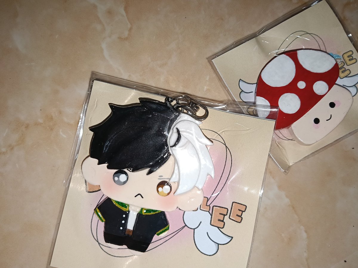 aiscoholic's tweet photo. *~ Juna's mail~* 

Thank you kak @adorableebyd udah bikin keychain clay sakumenya. Lucu bangettt + freebiesnya juga lucu 💗💗💗 https://t.co/wPklrQvqmc