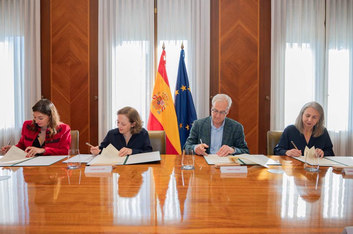 Hemos firmado un acuerdo en colaboración con el <a href="/CSIC/">CSIC</a> para fomentar el progreso de la ciencia y fortalecer la transferencia de conocimiento entre el ámbito público y el privado.

Un paso más en el futuro de la ciencia y de la salud. 💜