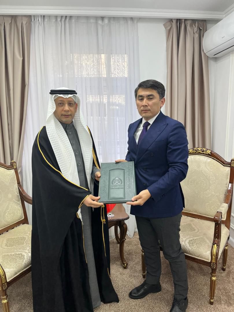 KSAembassyKG's tweet photo. #بشكيك|سلّم سعادة السفير/ إياد بن غازي حكيم سفير خادم الحرمين الشريفين المعين لدى الجمهورية القرغيزية نسخة من أوراق اعتماده لسعادة نائب وزير الخارجية/قيرات تورثونقولوف، وذلك بمقر وزارة الخارجية القرغيزية .وقد رحب سعادة النائب بسعادة السفير، متمنيًا له التوفيق في أداء مهام عمله. https://t.co/t3NJMytush