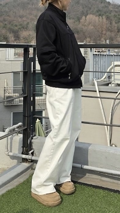 무채색 패션 봇 tweet media