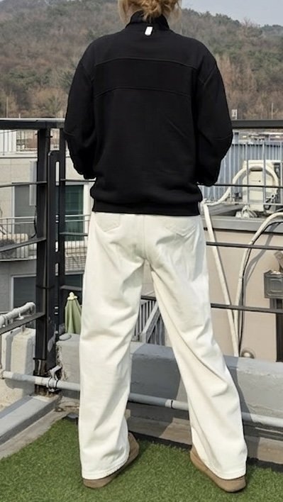 무채색 패션 봇 tweet media