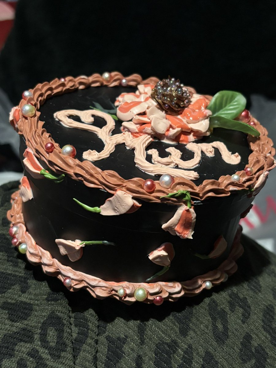 FlowerAtt1c's tweet image. As we celebrated Mothers Day yesterday here in the UK, a piece that is a celebration of lives passed on 🖤 #mothersday #memorybox #love