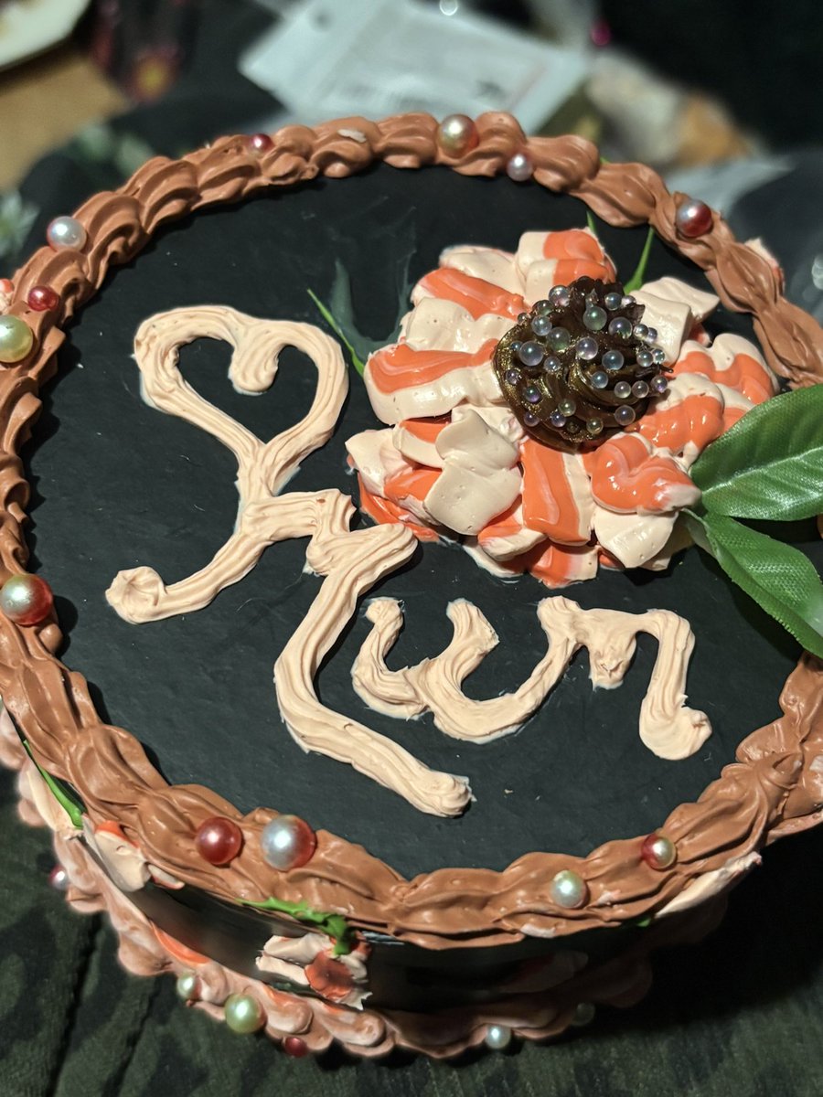 FlowerAtt1c's tweet image. As we celebrated Mothers Day yesterday here in the UK, a piece that is a celebration of lives passed on 🖤 #mothersday #memorybox #love