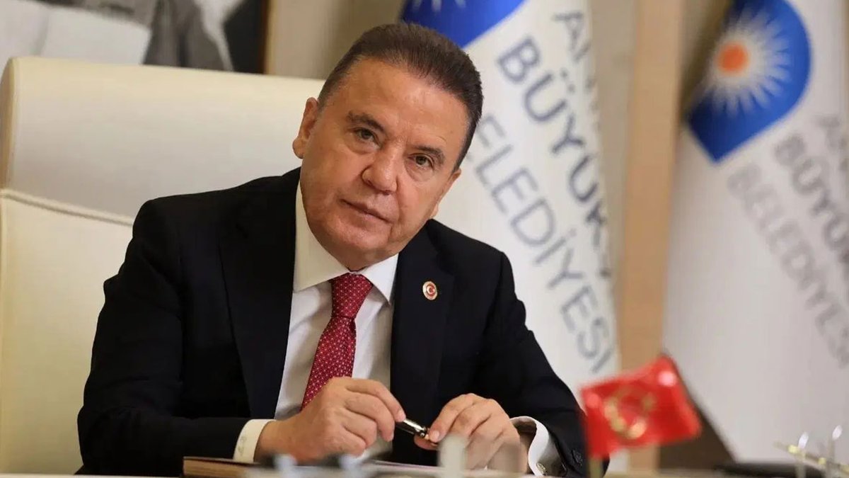 cumhuriyetgzt1's tweet photo. Antalya Büyükşehir Belediye Başkanı Muhittin Böcek:

"Hiçbir şekilde çalışmalarımla kamu zararına uğratmadım. 10 defa hastaneye kaldırıldım. Hayatım boyunca bir günü rapor için bahane etmedim. 12 ilaç kullanıyordum, şimdi 22 ilaç. Üniversiteye gidemiyorum tedavi olmak için. Asıl doktorlarım orada. 

Hayırsever bir aile çocuğu olarak ben yaşamak istiyorum. Uyku apnesi de dahil kalp, kolesterol gibi çok fazla rahatsızlığım var. 9'uncu aya giriyorum. Ben adaletin tecelli edeceğini ve tüm suçlamalardan da beraat edeceğimi biliyorum."
https://t.co/gZUansNQ4I