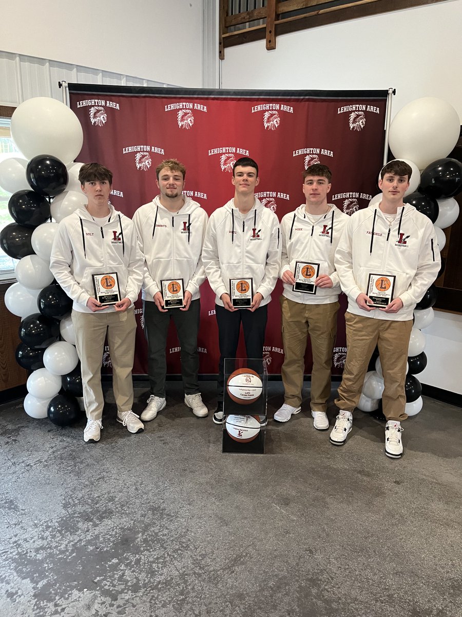 _jcdietz's tweet photo. I am grateful and honored to coach this group of seniors the past 10 years! https://t.co/qeM4wVcESI