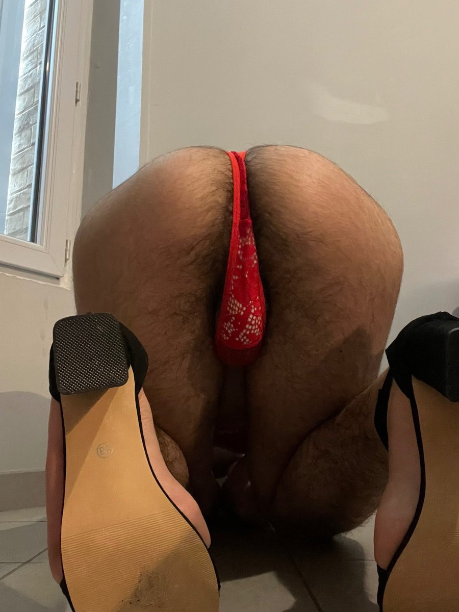 ReineSelma007's tweet photo. vient faire comme ce #soumis qui m’appartient totalement ✨

#moneyslave #larbin #cocu #cuck #domina #paypig #rtslave #dom https://t.co/oe38a6BiLt