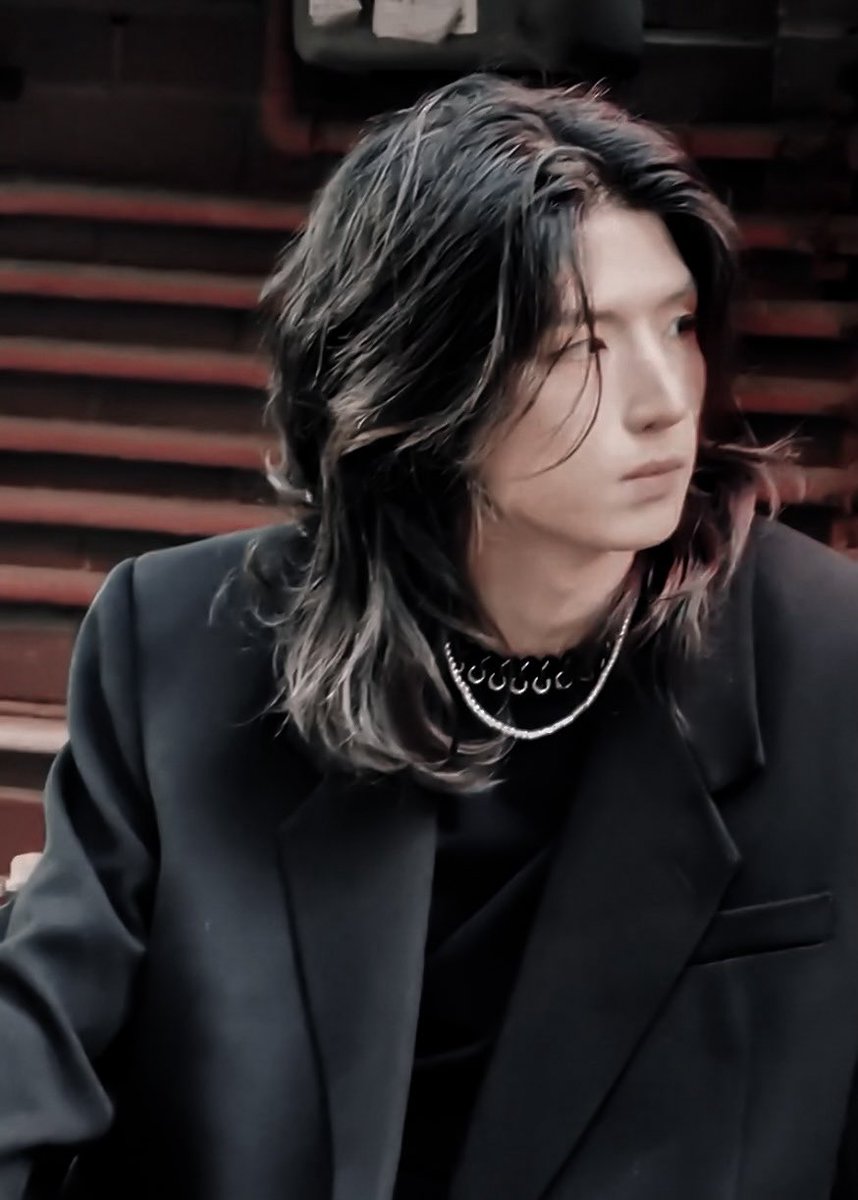 classy junhan and the skirt stays on, yum