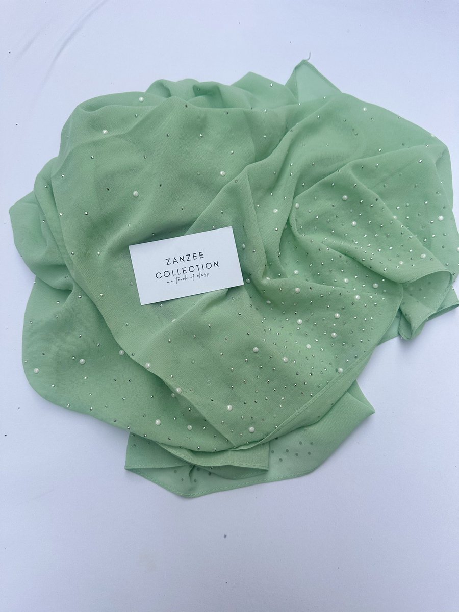 Zanzee_zee's tweet photo. I take God beg you,please retweet this for me🙏

Pearl chiffon scarf 

🔸 Lightweight chiffon 🔸Elegant pearl details 🔸Perfect for any occasion

Price: #5,000

To shop, dm or whatsapp https://t.co/do6HspVkV8

Available in over 30colors https://t.co/Hylyo0sZ0G