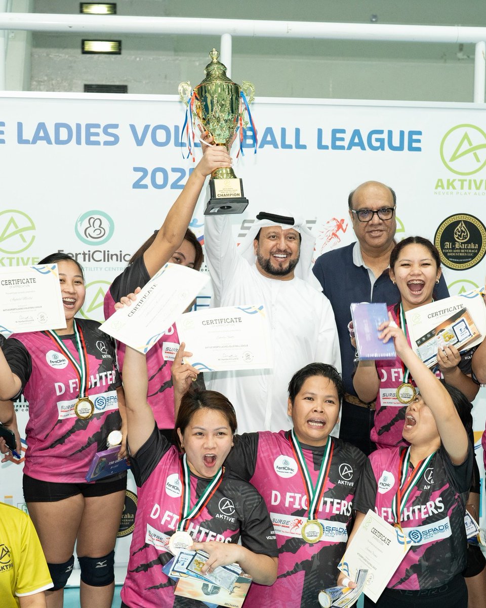 Aktiveapp's tweet image. Champions of AKTIVE Ladies Volleyball League

Pictured here celebrating their victory with the trophy alongside Dr. Hamdan Almurshidi founder of AKTIVE SPORTS
Sign up now and experience the thrill of sports 
#volleyball
#aktivesports
#aktiveapp
onelink.to/e5s6eu
056 2348787