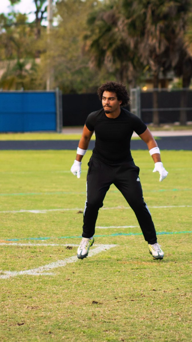 marcolopez518's tweet photo. DO NOT COUNT ME OUT! By the grace of God I am healthy today and blessed enough able to play the sport I love with the talents and abilities that he blessed me with. 🙏
Working in silence ≠ working at all! 

#StarsMPAthletics #WeWorking #TrustTheProcess @newerac2 @STARSMP1 https://t.co/xBMfVOLg6W