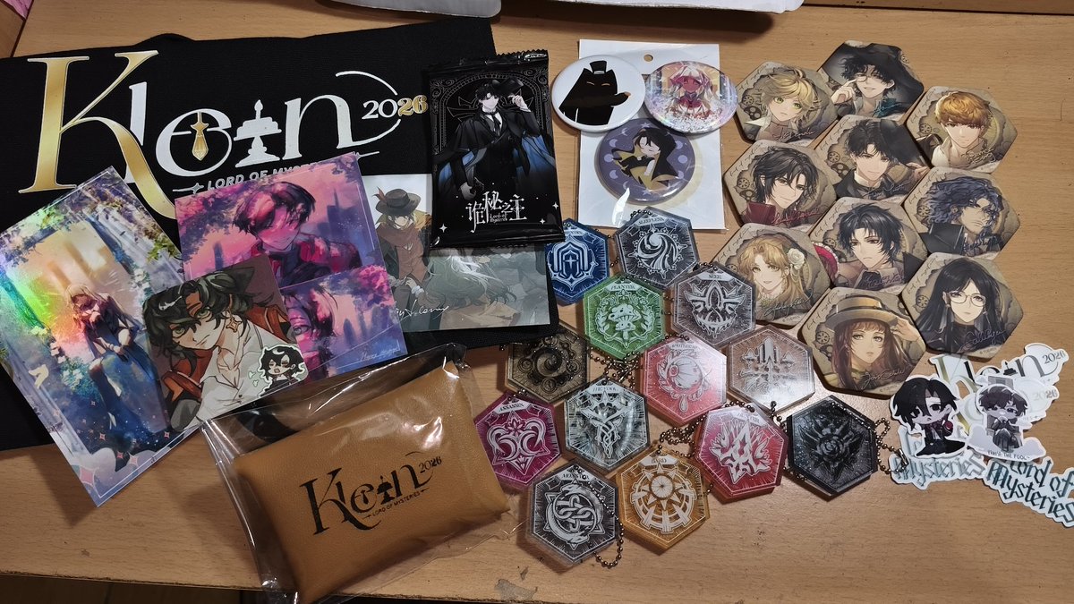 Late haul for the things I got from the PH Klein Bday party💓
Went from 0 lotm merch to having a lot of official and fan merch😫💕 
I’m so happy I got to meet so many wonderful people there too🎀

PRAISE THE FOOL
#ForKlein2026PH
#LordOfMysteries