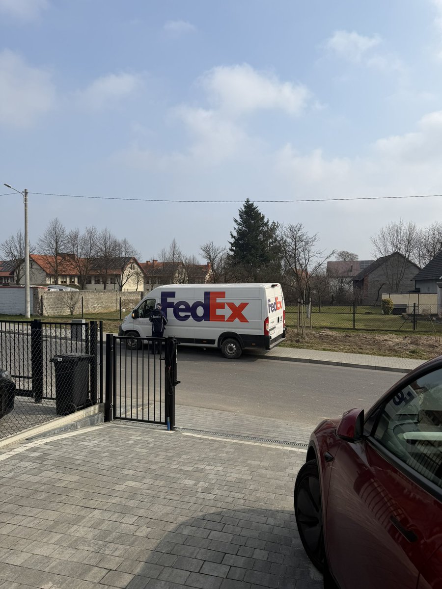 Tesla Android tweet media