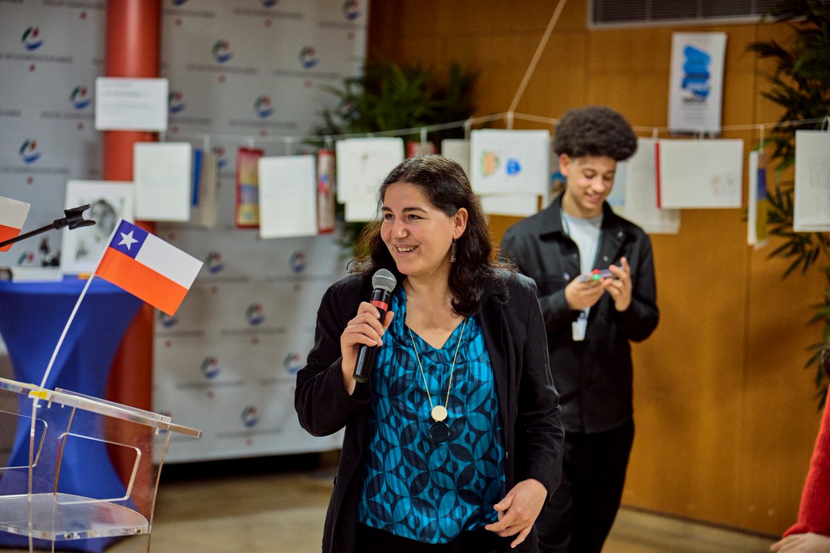 Embajada de Chile en Francia tweet media