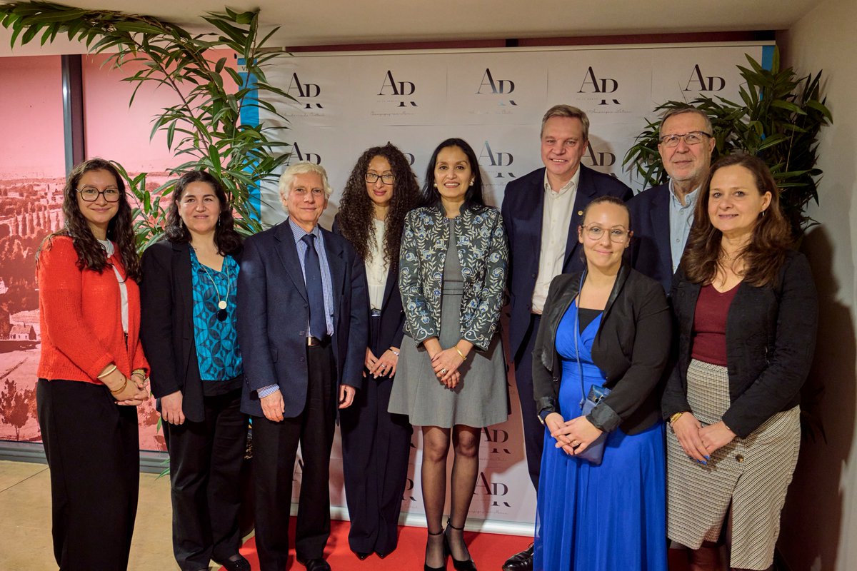 Embajada de Chile en Francia tweet media