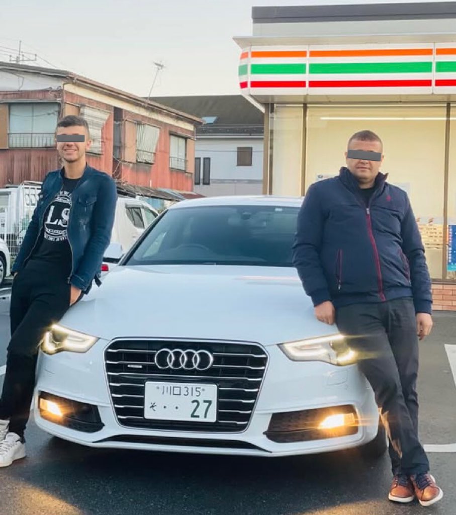 車のナンバー27の中東人は、クルド人です。
トルコ南東部のクルド系住民が多い「ガズィアンテプ」の県ナンバーが「27」なので、クルド人は故郷の27のナンバーを取得したがります。
コンビニの駐車場でクルド人の車に引き摺り込まれて、レイプをされた被害者がいますので、女性は近寄らないでください。