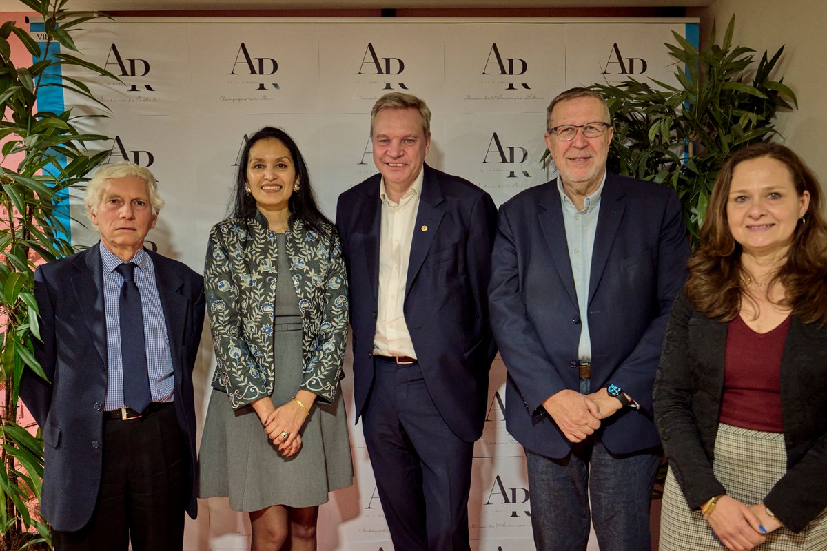 Embajada de Chile en Francia tweet media