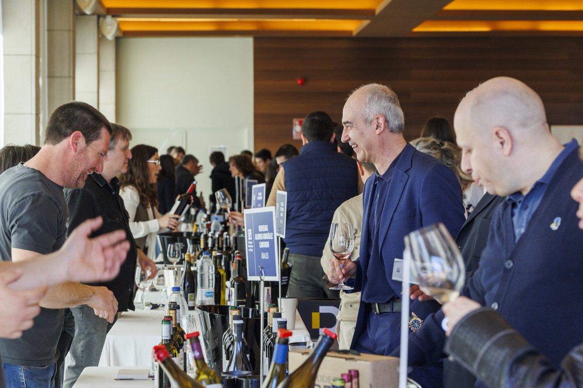 bodegasderioja's tweet photo. 🍷 Faltan 7 días… y ¿ aún no tienes tu entrada?
La Presentación de la Añada 2025 está cada vez más cerca.
Luego no digas que no te avisamos.
🎫Consigue tu entrada en
https://t.co/U9IRmvN509
#BodegasFamiliaresdeRioja #RiojaWine #WinewithIdentity #LandscapeInABottle https://t.co/mibfwkdlbk