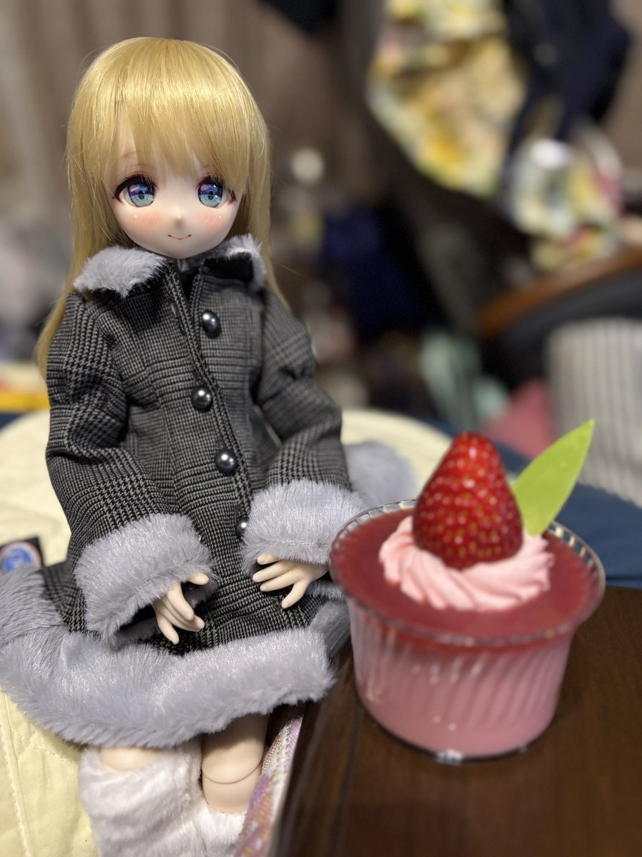 KiriyaHaruto's tweet photo. 最近仕事忙しくて全然ドル活出来てないけど、先週アリシアのお誕生日だったので、
深夜にこっそり2人きりのお祝いの図🍰

あ、今週のイドルは新しい娘2人を連れて行くので、
そこが初お披露目という事で✨
またマリアミさんで写真いっぱい撮ろ♪

#めるっ娘 https://t.co/KtXzVMc9HU