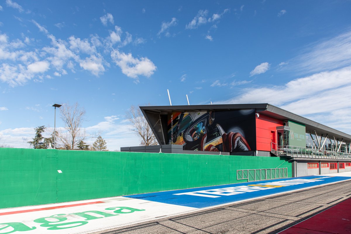 RegioneER's tweet image. #Sport. #Vittoria storica di Antonelli al #GranPremio di Cina: 19enne #pilota di Casalecchio di Reno è salito sul gradino più alto del Gp di Cina. La #notizia 👉 regioneer.it/sport14mar