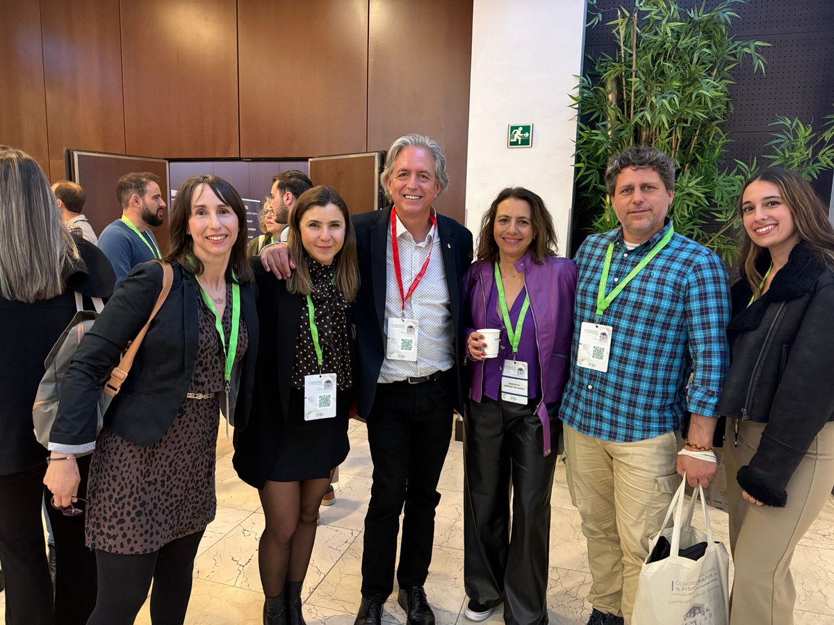 SaludAPMalaga's tweet photo. Una representación de Fisioterapeutas de nuestro Distrito han asistido este fin de semana al I Congreso Nacional de Atención Primaria y Comunitaria bajo el lema "Construyendo Nuestro Momento" . El evento ha tenido lugar en Sevilla. https://t.co/GF5F8yF5fm