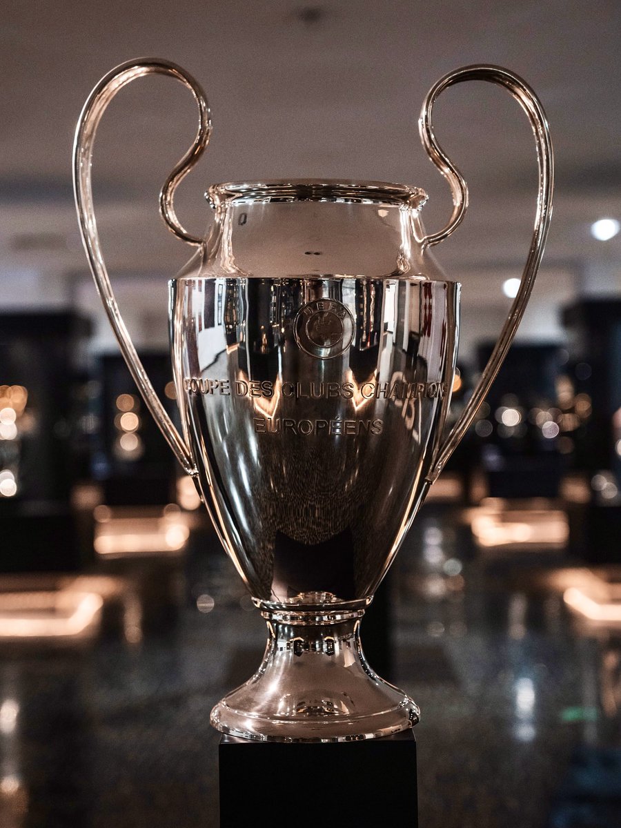 MO8afckor tweet media