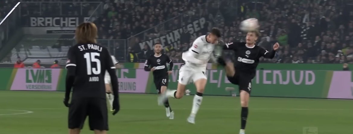 Übrigens auch gelb gewesen…
#S04