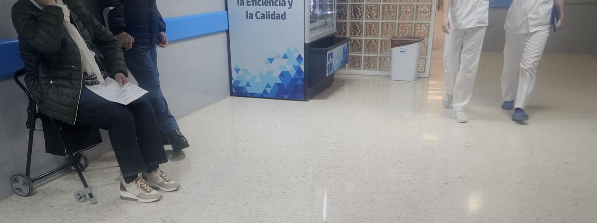 SuperPititi's tweet photo. Sr. @JuanMa_Moreno ¿De verdad q tenemos qué tener rayos,  mamografía, ecografía, etc con sólo dos personas? El día 11 estuve allí y lo mismo.
Vergüencita ajena me da cómo está tan vacío el HUVR @sanchezcastejon @sanidadgob @AndaluciaJunta @gabrielrufian @Gurutxe1 @diariosevilla https://t.co/X5rKZjDfwK