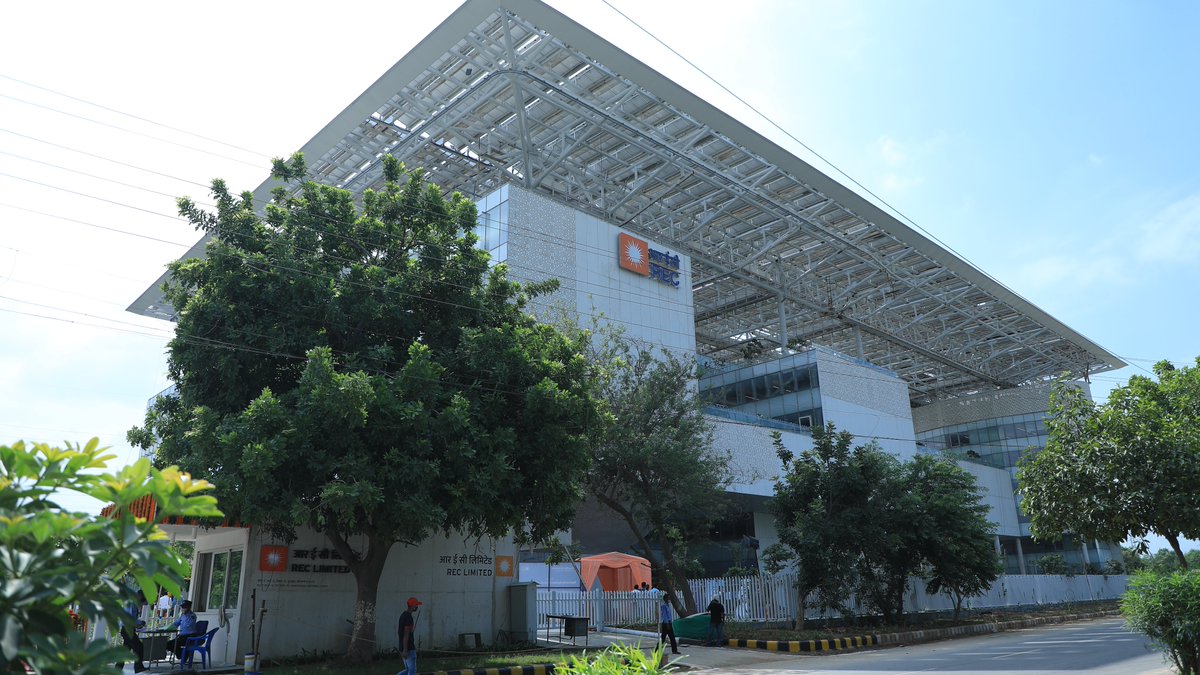 ETNOWlive's tweet image. #StockInNews | REC: Board approves interim dividend of ₹3.20/share; record date March 20

@RECLindia #StockMarket #dividend