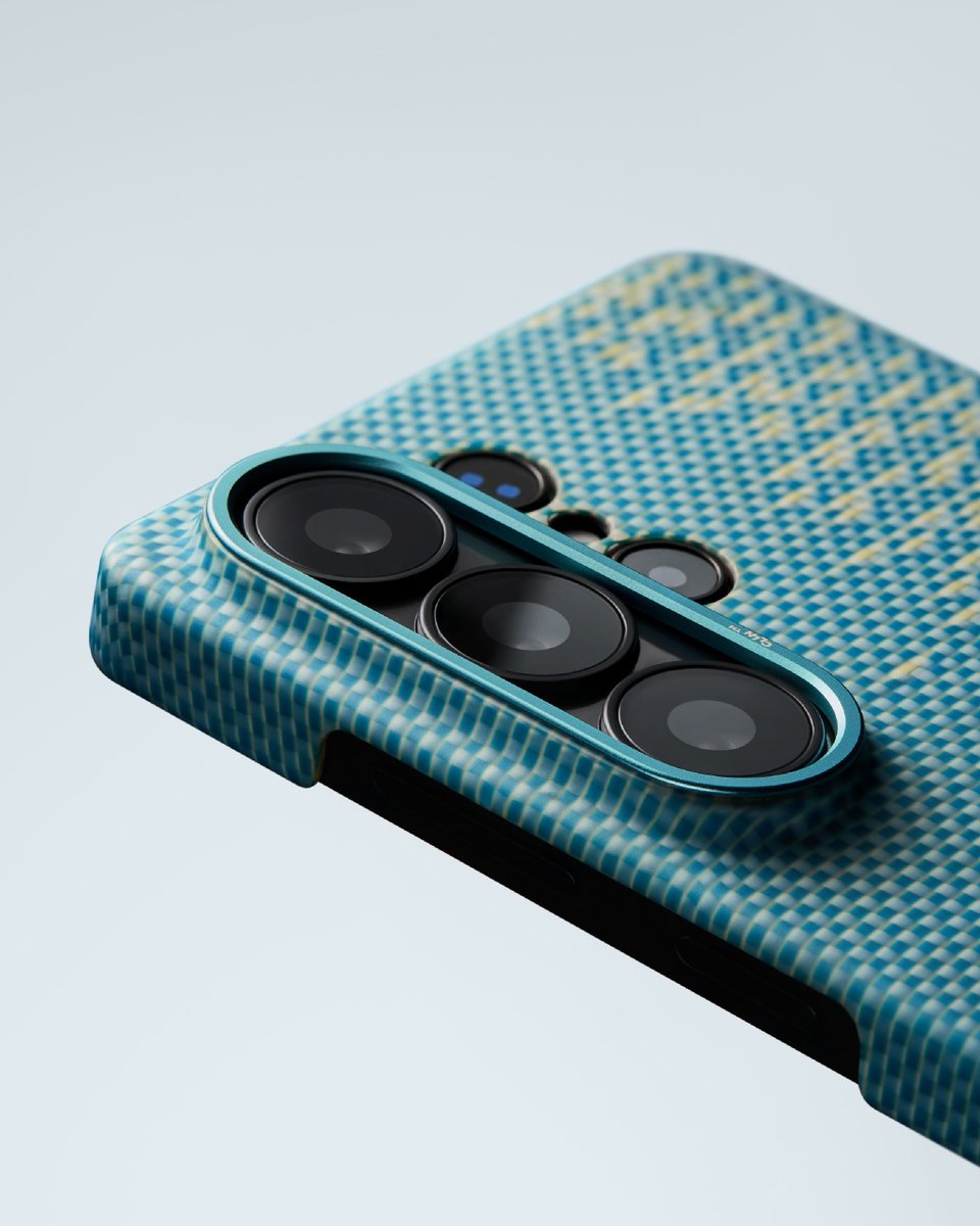 PitakaGallery's tweet photo. Glints of Gold Edge Case close up.
Fusion Weave-LightRipple shimmers into a tactile texture. Aaron Button triggers shortcuts in one press.
#pitaka #AaronButton #samsunggalaxys26series https://t.co/8FHHg3WJrM