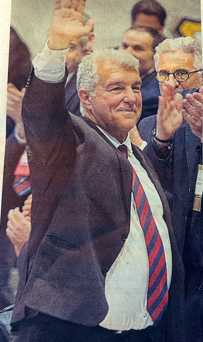 IosudelaTorre's tweet photo. #Laporta es menja Font #LaportaPresident Foto de Jordi Cotrina https://t.co/yYxp7Xt2nx