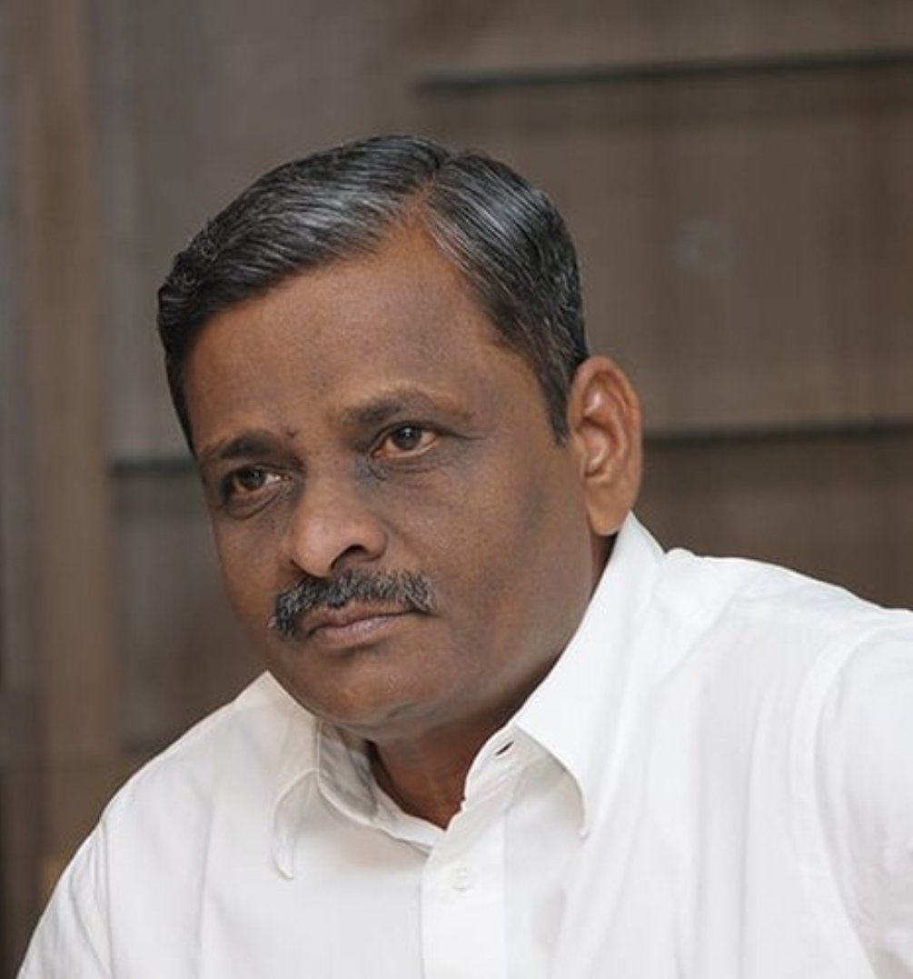 தமிழ்ச் சிறுகதையின் தடங்கள்  எனும் நூலுக்காக சாகித்ய அகாடமி விருதுக்குத் தேர்வாகியிருக்கும் எழுத்தாளர் திரு ச.தமிழ்ச் செல்வன் அவர்களுக்கு எனது மனமார்ந்த வாழ்த்துகளையும், பாராட்டுக்களையும் தெரிவித்துக் கொள்கிறேன்.

எளிமையான நடையிலும் மொழியிலும்  சிறுகதைகளை எழுதுவதில்