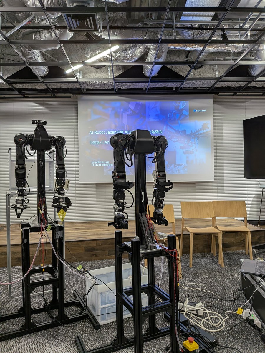 よしかい tweet media