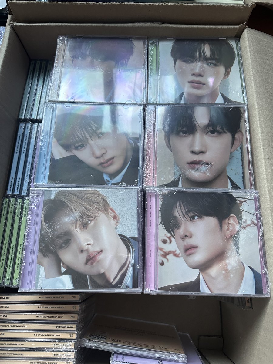 ynawrap's tweet photo. Update: Dumating na po yung albums! 😊 Pawait nalang po ng email later tonight re shipping and balance. Thank you! https://t.co/C34vhf81Rf