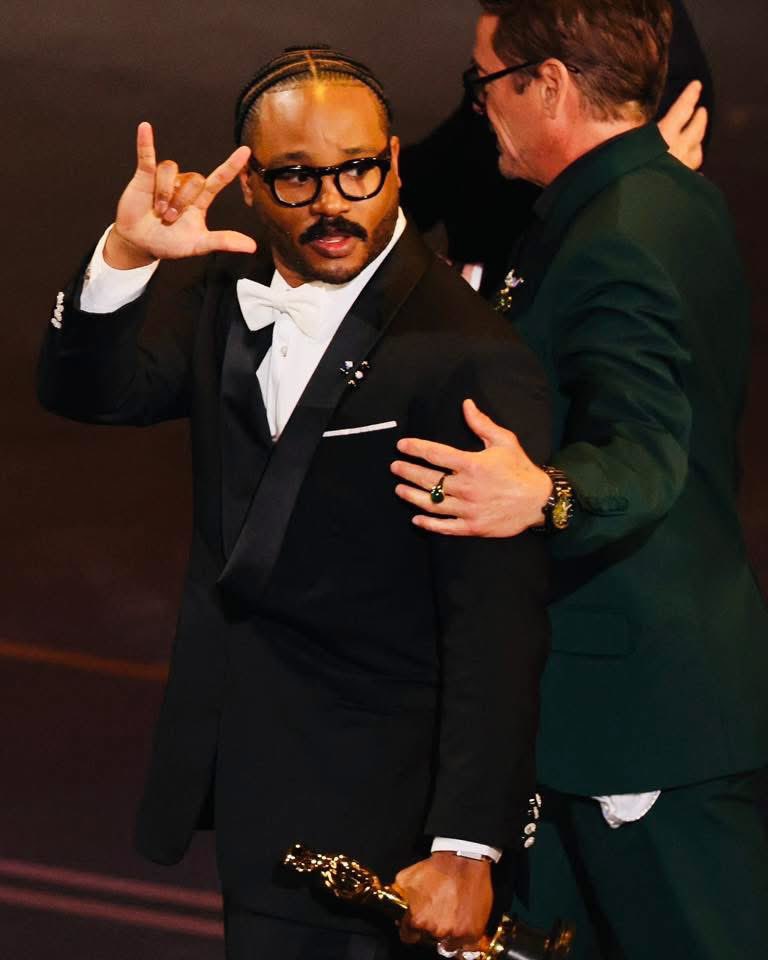 LoloOlaedo's tweet photo. At the #Oscars2026, people noticed that #RyanCoogler had intricate designs braided into his hair, including what appeared to be a treble clef and a guitar shape.
It’s the details for moi.
#creativebraids #trebleclef https://t.co/cwPp8i86eR