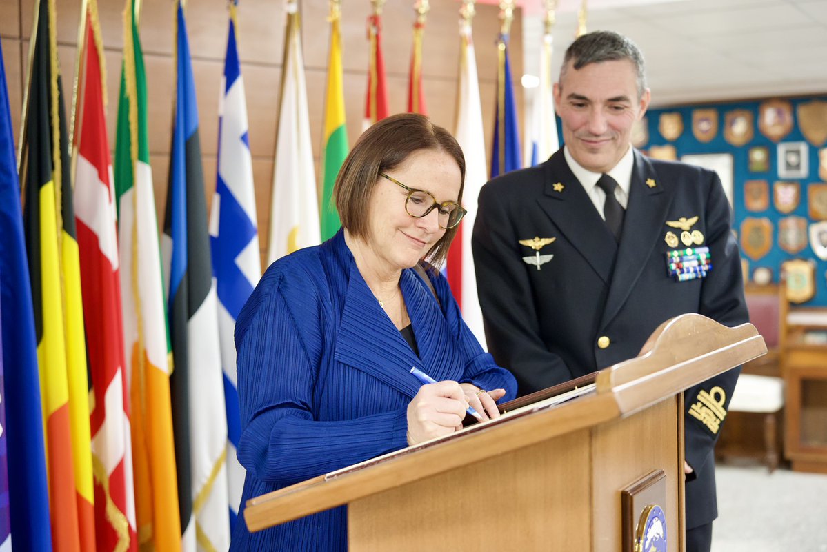 Direction de la défense tweet media