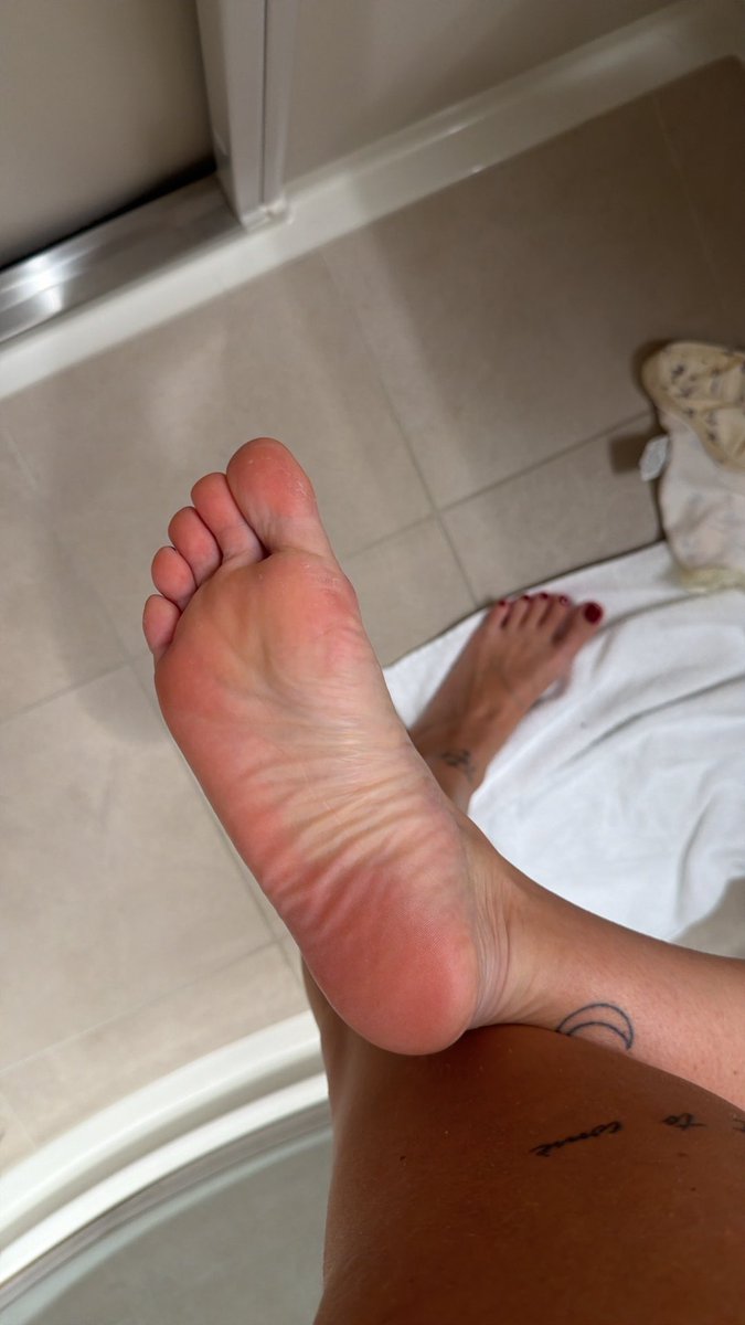 TheF00TL0VER01 tweet media