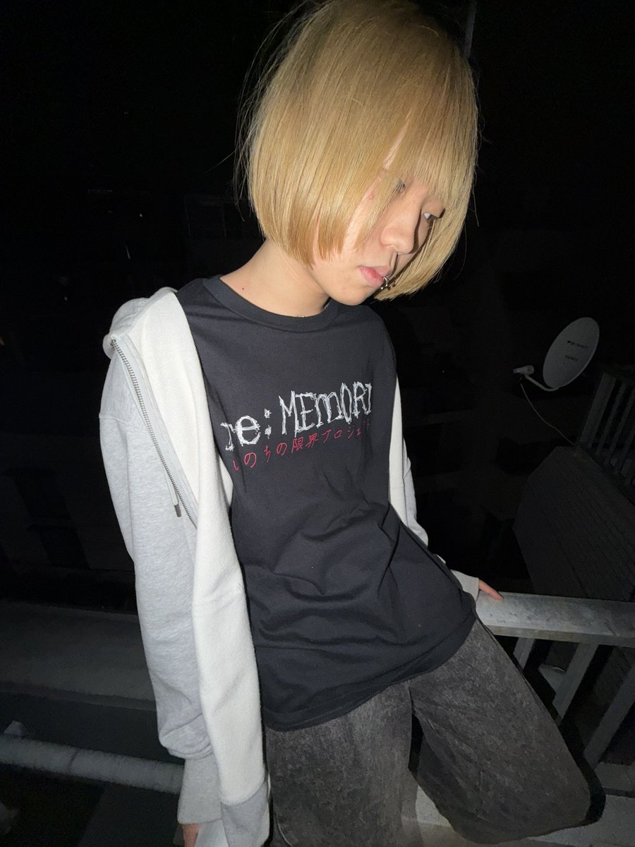 reMEMORIロゴシャツ 

「今夜、空がめっちゃ綺麗だね。もしかして手を握りしめて飛び跳ねようぜ」

NOW SALE * rememori.bandcamp.com/merch

『別れ話の時を懐かしく振り返ろう」リリースのツアーからこれは余ったシャツだよ、ぜひチェックしてね。

【サイズ詳細】
S, M , L, XL

design <a href="/maribittersea/">м♡r──★︓░▒▓█</a>