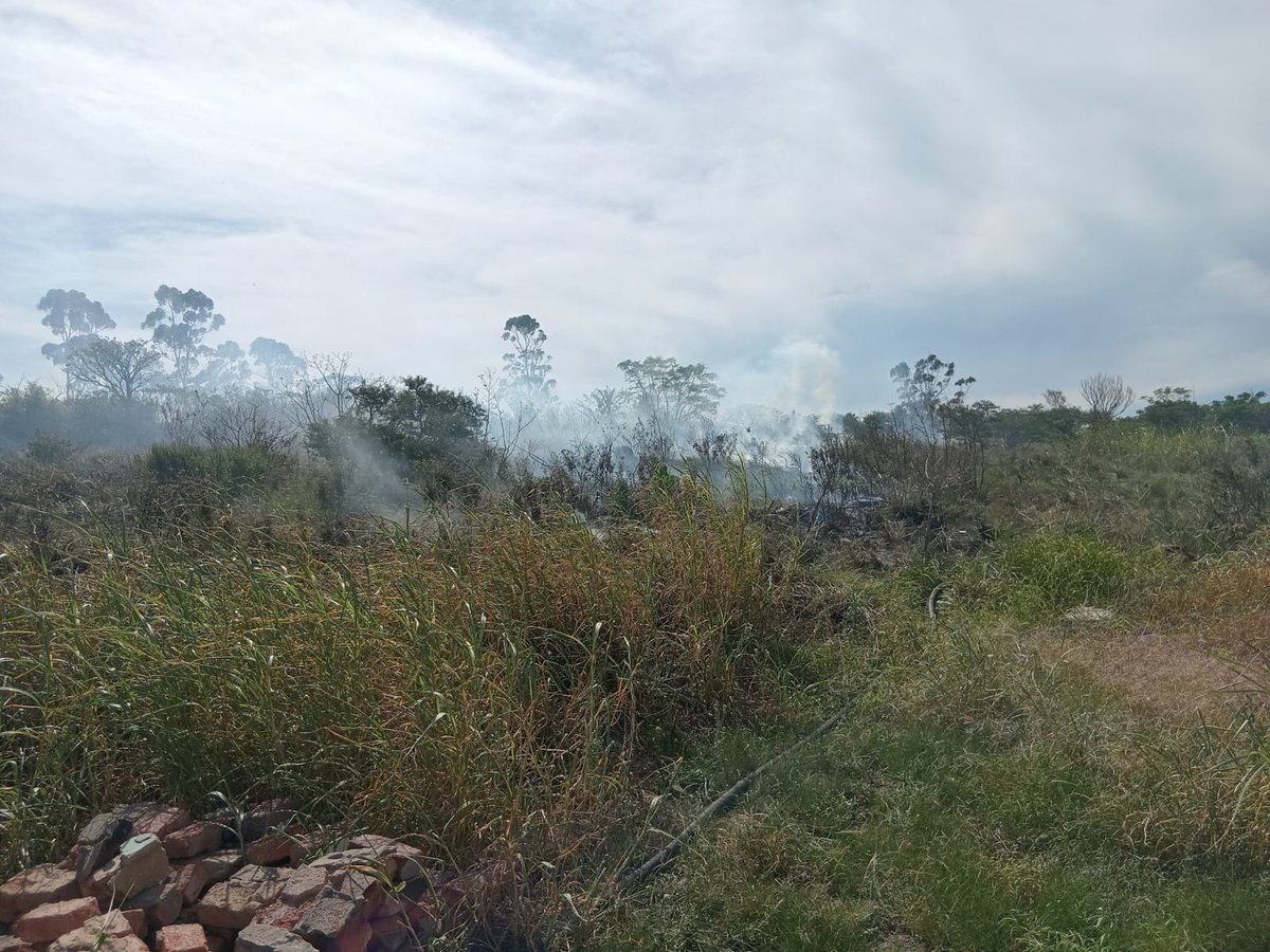 Fidelity_Secure's tweet image. Another vegetation fire contained by our SecureFire team in East London. Our crew quickly extinguished the blaze with a fire engine and RIV, ensuring no nearby property was threatened. Great job, team!

#EastLondon #FidelitySecureFire