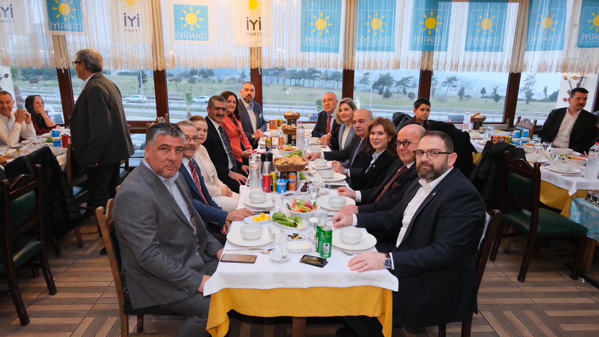 SerkanAkkirman's tweet photo. Mübarek ramazan ayında 3. Bölge teşkilat Başkanlığımız tarafından düzenlenen @mesutdursunn iftar programına iştirak ettik programa katılım sağlayan il başkanımız @Yucel_Coskun  ve 13 ilçe başkanımız ve teşkilatlarımıza şükranlarımızı sunuyoruz ✊ birlikte başaracağız @esenyurtiyi @iyibuyukcekmece @iyipartisilivr @iyiparticatalca @IyipartikCekme @iyiparti_Bkoy @arniyiparti @iyi_gungoren34 @BahcelievlerIyi @iyibeylikduzu34 @iyiparti_avc @alisevencan1 @iyipartibagcilr @efertek