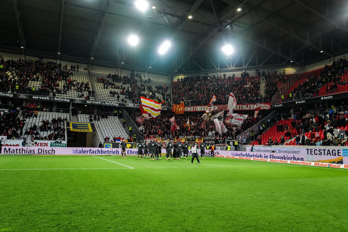 fcunion's tweet photo. Sonntagnachmittag. 17:30 Uhr. Und knapp 2️⃣.0️⃣0️⃣0️⃣ Unioner im 819 Kilometer entfernten Freiburg! 

#FCUnion #SCFFCU #Bundesliga https://t.co/yH0naJfULe