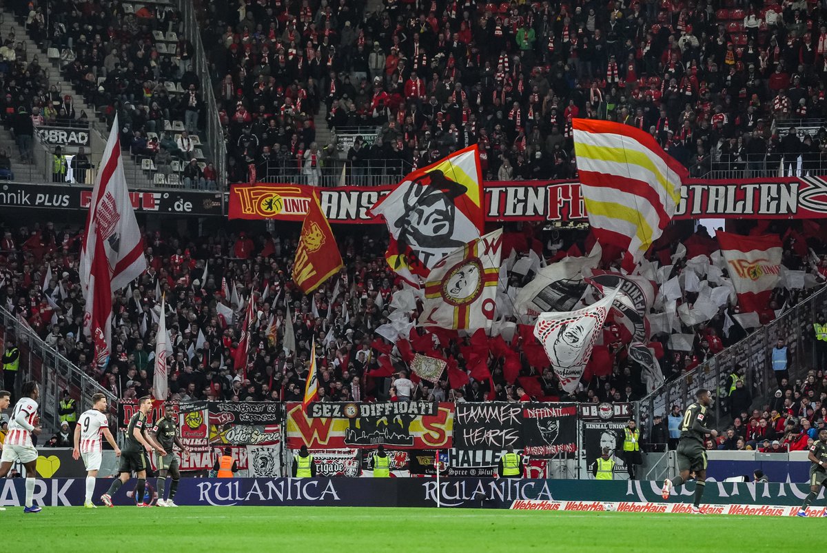 fcunion's tweet photo. Sonntagnachmittag. 17:30 Uhr. Und knapp 2️⃣.0️⃣0️⃣0️⃣ Unioner im 819 Kilometer entfernten Freiburg! 

#FCUnion #SCFFCU #Bundesliga https://t.co/yH0naJfULe