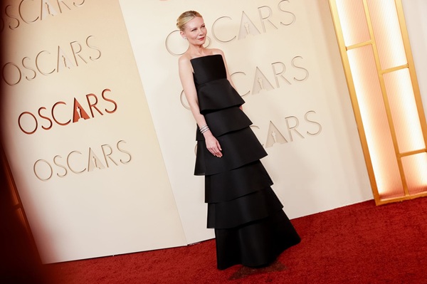DunstOrg's tweet photo. Kiki looked stunning at the Oscar.
She wore a Khaite Fall 2026 black long gown.

Pics will soon be on the site, right now the host is performing some behind-the-scenes activities that require the server rest and full attention. Stay tuned! https://t.co/Y8iqo2zaor